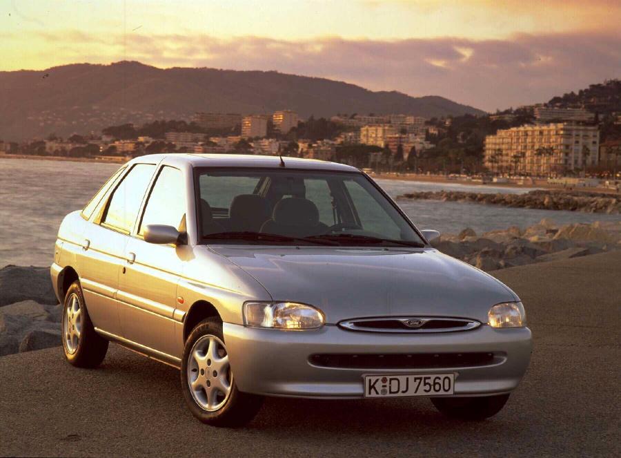  Ford Escort 1995 года  (фото 21 из 43)